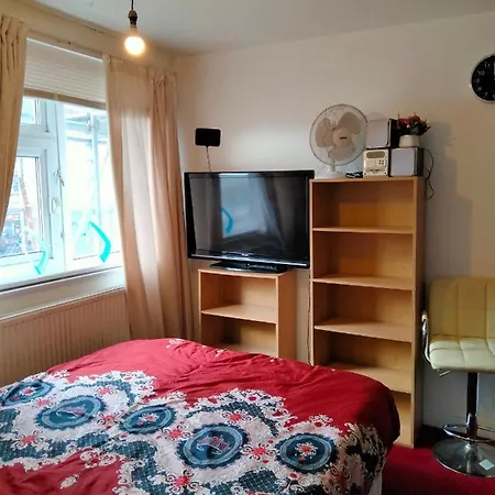 Cosy Room 2 London